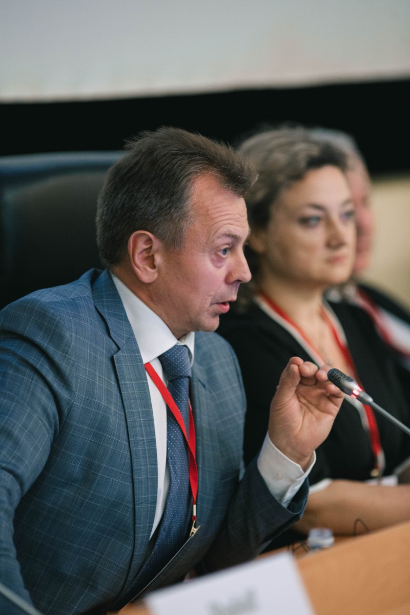Игорь Борисов выступил на международном IT-форуме с докладом о роли цифровых технологий в демократических процессах
